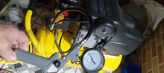 Vendo compressor novo 21L só usei nós pneus r$ 900 tel 9 68626170