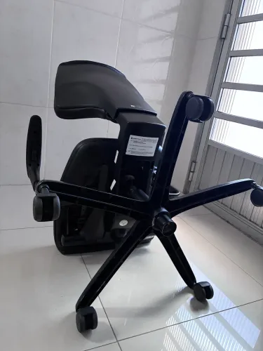 Cadeira escritório Giroflex forma de Vinil