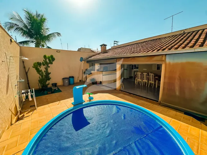 Casa com piscina à venda no bairro Hilda Mandarino, Araçatuba/SP