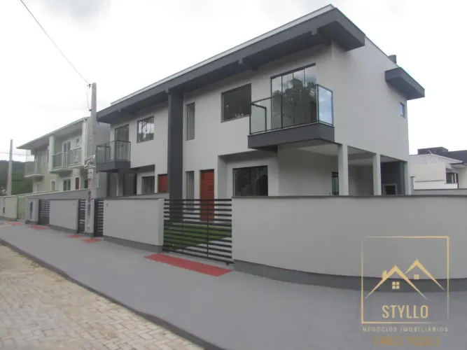 Sobrado à venda no bairro Forquilhas em São José/SC