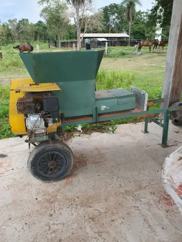 Ensacadora de silagem