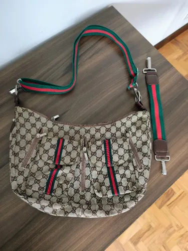 Bolsa Gucci original, média, 2 opções de alças, cores padrão da marca, muito barata