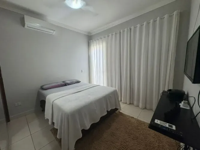 Kitnet Mobiliada para Locação  Próx. ao HU e Av. Robert Koch  Disponível a partir de maio!