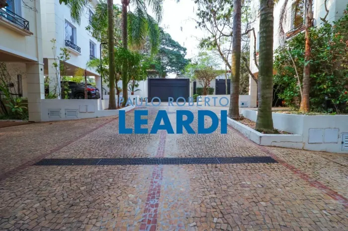 CASA EM CONDOMÍNIO - MORUMBI - SP