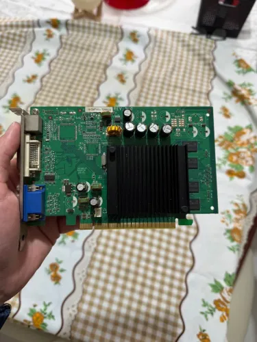 Placa de Vídeo EVGA NVIDIA GeForce 7200 GS - 256MB DDR2