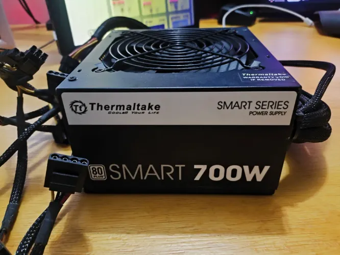 Fonte thermaltake smart 700W com defeito. Magarça ou locais próximos.