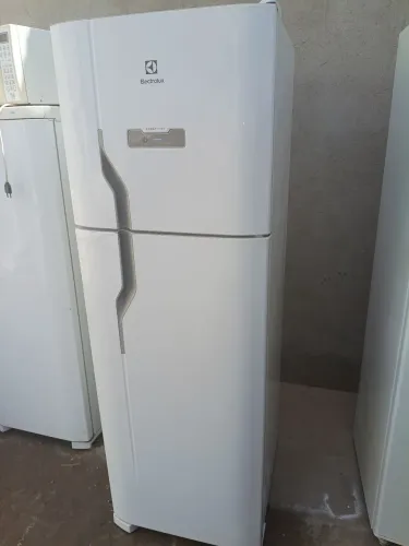Vendo geladeira Electrolux froz fry de 400 litros bem zelada funcionando bem
