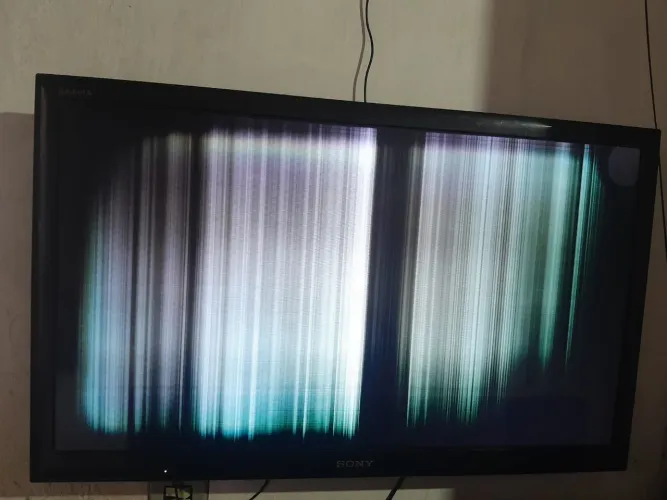 Tv Sony Bravia 32"KDL-32D6555 com defeito (liga e tem som)