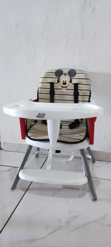 Cadeirinha de alimentação 