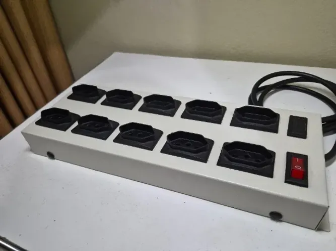 Filtro de Linha 10 Tomadas em Metal