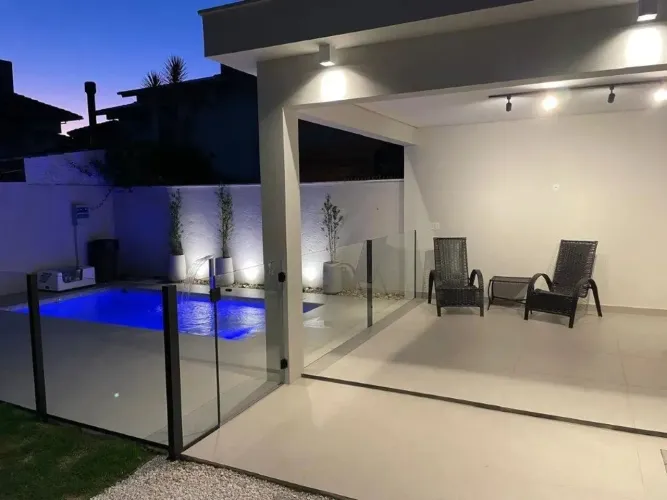 Imóvel para aluguel e venda possui 240 metros quadrados com 4 quartos