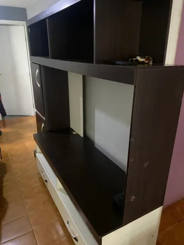 Estante de sala em bom estado