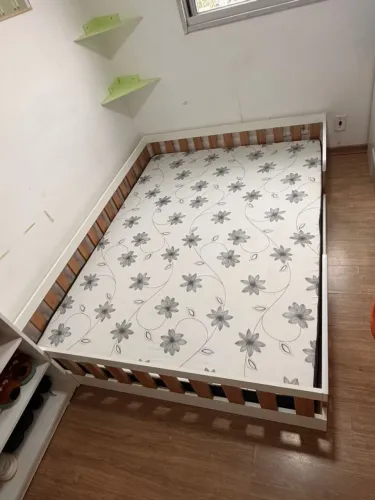 Cama de casal montesoriana