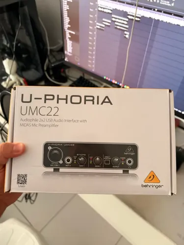 Interface de Áudio U-phoria UMC22 (SEM MARCAS DE USO)