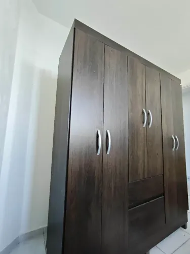 Vendo guarda roupas de 6 portas e 2 gavetas