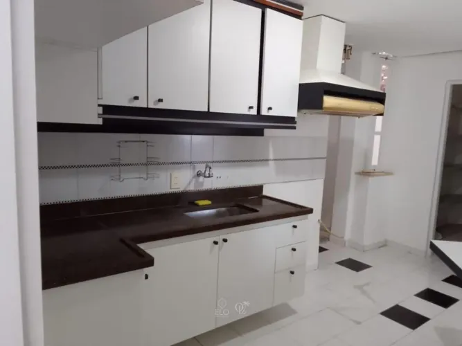 Apartamento Amplo para Locação | 2 Quartos, Suíte com Closet e Excelente Localiz