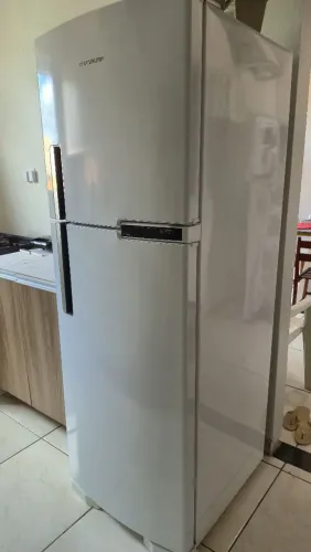 Vendo Geladeira Brastemp 375LT, excelente estado , 1 ano e 5 meses de uso.