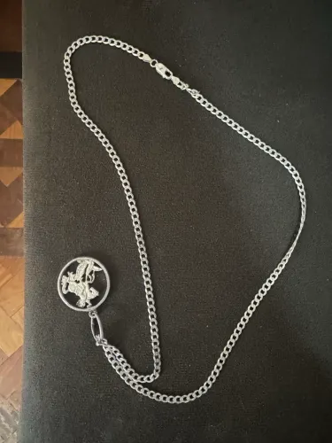 Cordão de prata com pingente