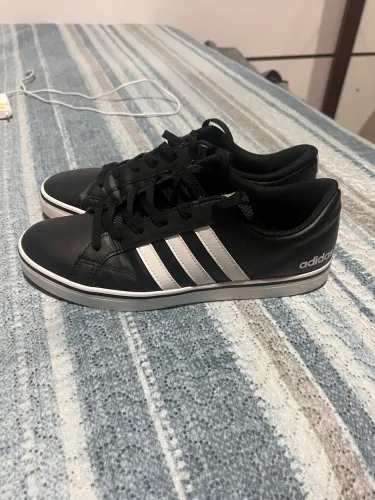 Tênis adidas tamanho 43