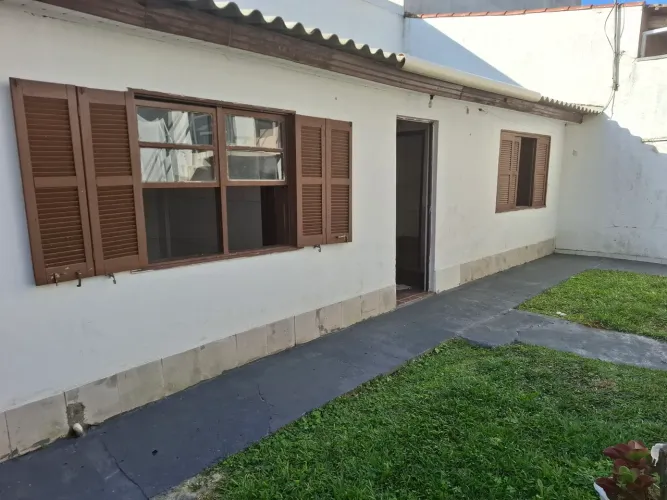 Casa capão raso 700,00 