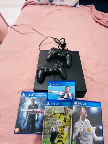 Vende-se PS4 slim  500 gigas