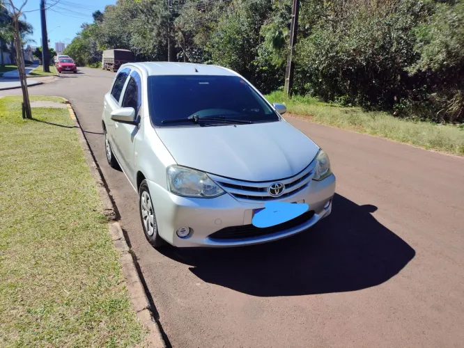 Toyota Etios X 1.3 Flex 16V 5P Mec. 2015