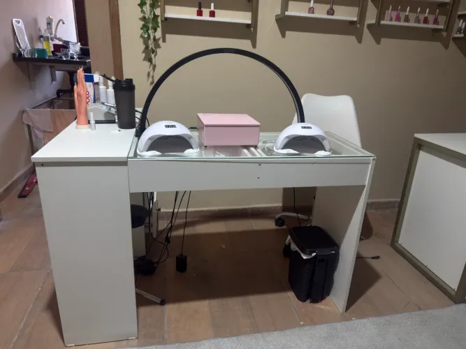 Vendo Mesa de Manicure
