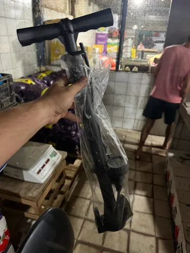 Bomba encher pneu com manômetro 