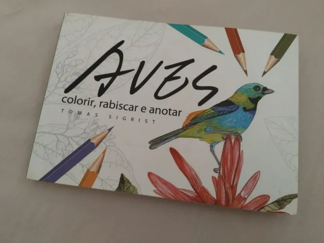 Livro Aves Para Colorir - Tomas Sigrist (Com 3 Páginas Pintadas)