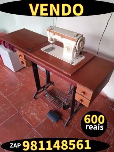 Máquina de costura Elgin com motor e Caixa de madeira bem conservado 