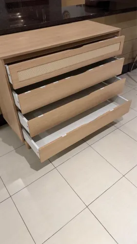Cômoda plaguia com 4 gavetas
