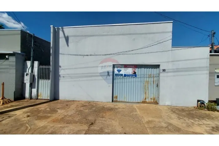 CASA A VENDA EM ÓTIMO BAIRRO,COM ESPAÇO E PREÇO JUSTO