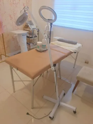 Lupa articulada com tripé estetica