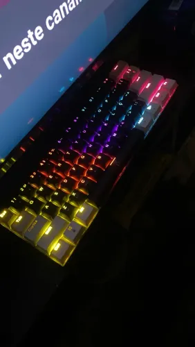 Teclado mecânico RGB com fio