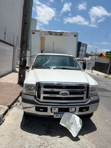 F 4000 baú frio