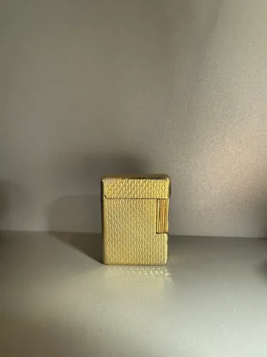 S.T. Dupont Paris - Isqueiro dourado texturizado (guilloché) - colecionável