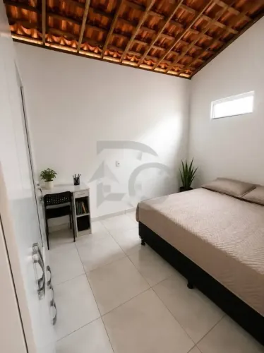 Casa Para Venda no Santa Maria com 2 Quartos, Varanda e Garagem