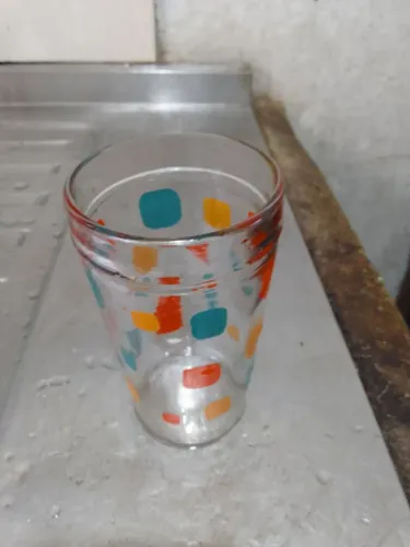 Copo com quadrado