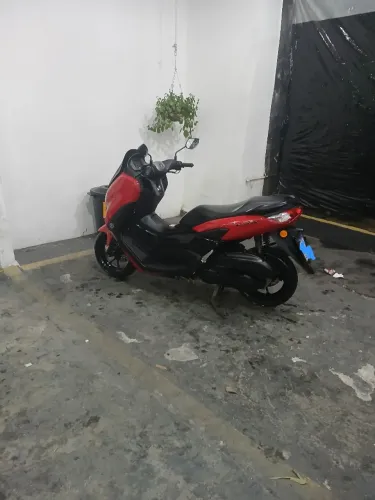 Moto de mulher e muito nova