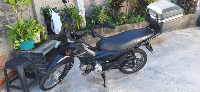 HONDA POP 110i ES 2025 - ÚNICO DONO - BAÚ TRACKER - PRONTA PARA RODAR!