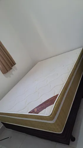 Cama casal, box conjugado de molas, semi nova!