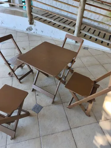 Mesa com cadeiras