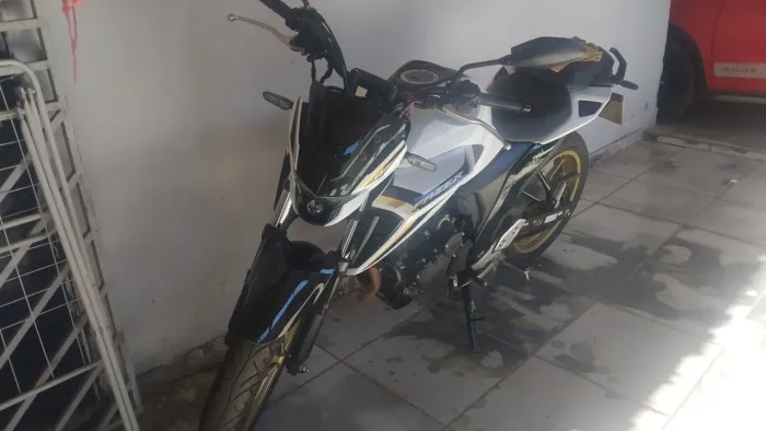 Vendo fz 25 2025/25 com menos de 2.500 km km toda 