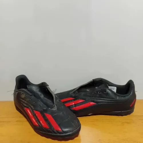 Chuteira adidas N°36