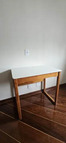 Mesa escrivaninha 81,5 x 51,5cm