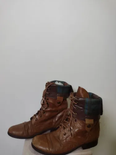 Bota couro Arezzo nr 37