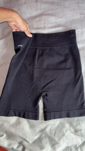 Short de academia Selene NOVO