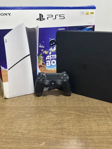 PS4 slim + Uncharted 5