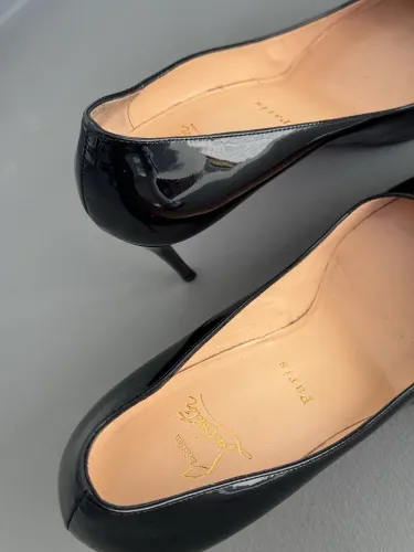 Scarpin Kate de couro Christian Louboutin (original)