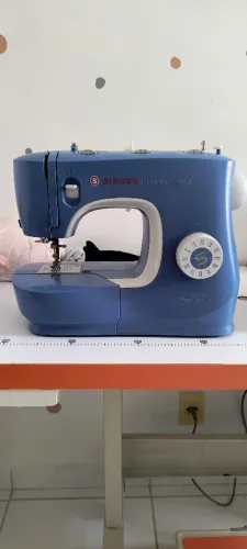 Máquina reta Singer